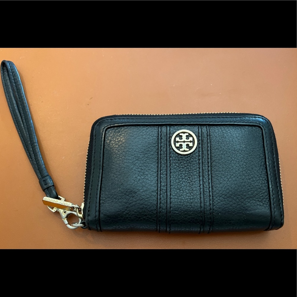 Tory Burch Smartphone Wristlet in Black